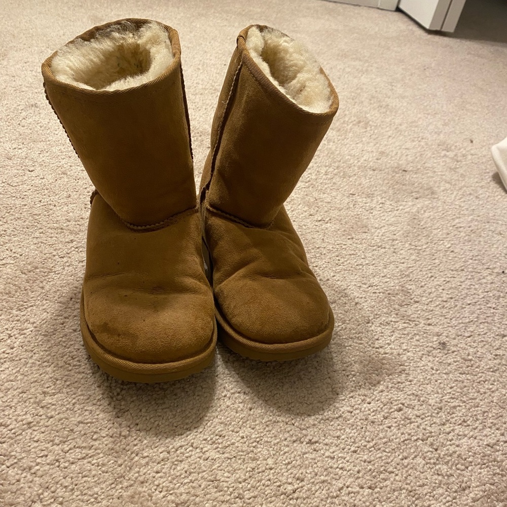 kids UGG boots in chestnut brown